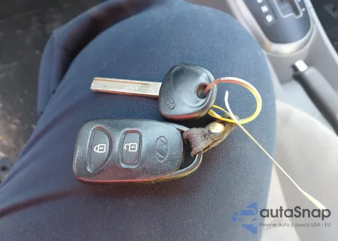 2016 Hyundai Accent Se z USA, uszkodzony, nr VIN KMHCT4AE3GU111615